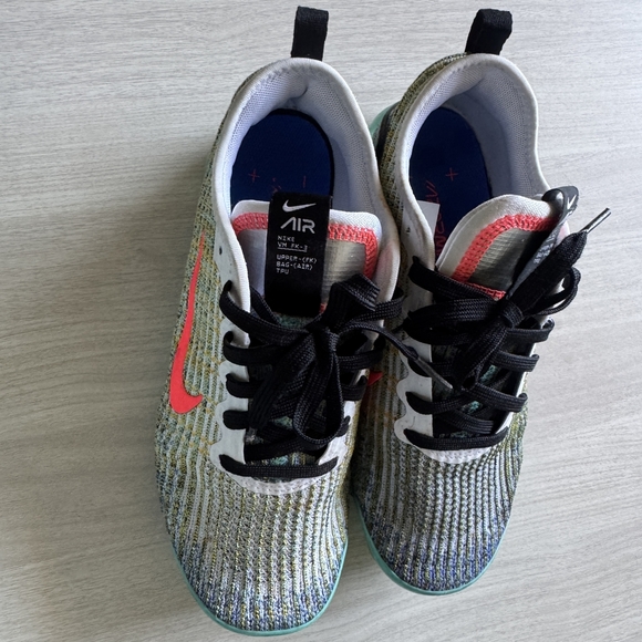 Men's 5.5 US Air Vapormax. - Picture 3 of 5